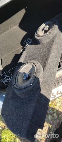 Акустическая полка на гранту седан