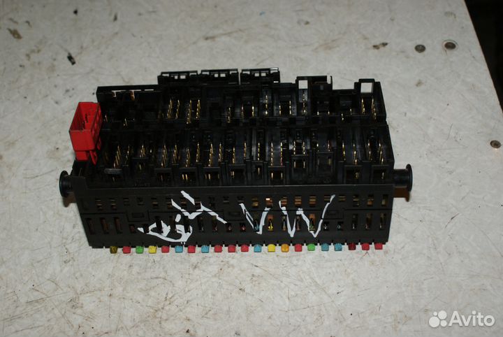 Блок предохранителей Volkswagen Passat 4 357937039