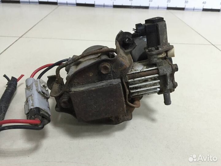 Компрессор пневматической подвески Toyota Land Cru