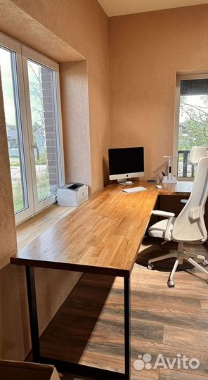 Компьютерный стол из дерева