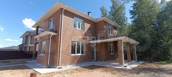 Коттедж 235 м² на участке 8 сот.