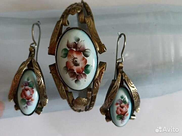 Бижутерия 60-х. Финифть