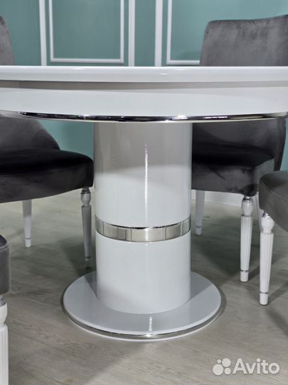 Стол и стулья