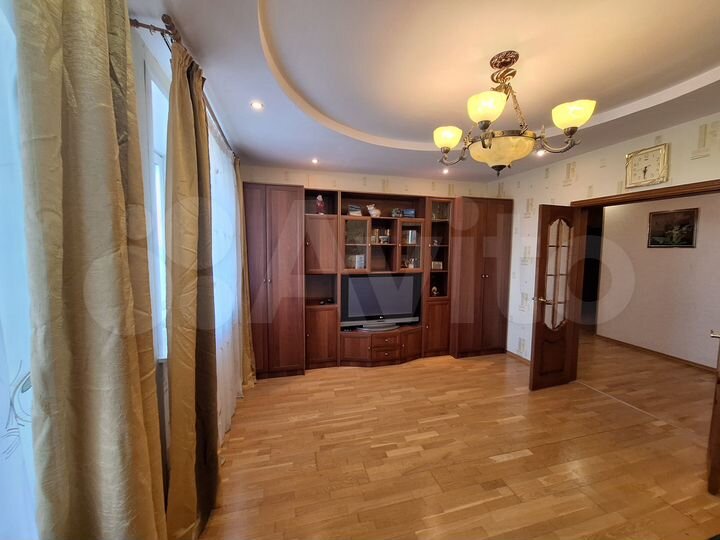 3-к. квартира, 95 м², 7/10 эт.