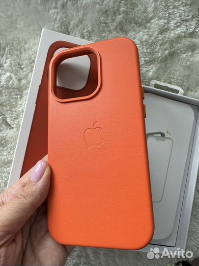 Новый кожаный чехол Apple на iPhone 14 Pro