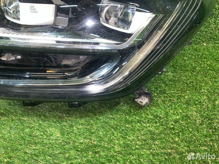 Фара левая Renault Megane