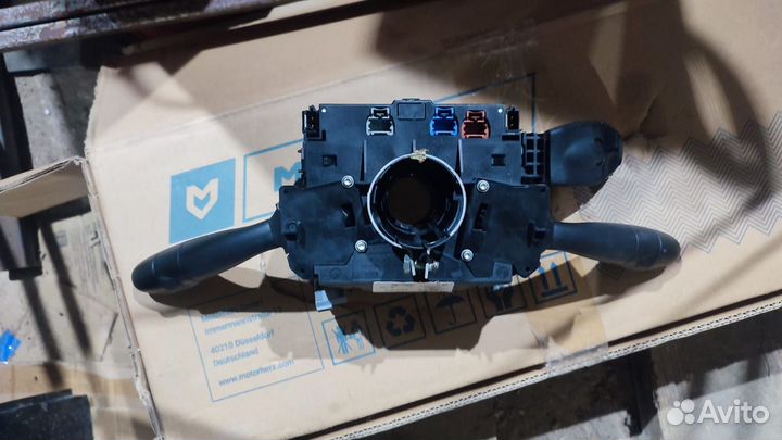 Подрулевой переключатель Пежо 407