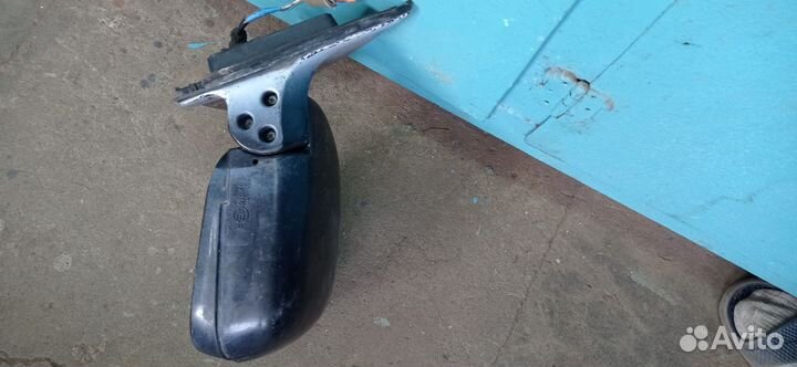 Зеркало левое