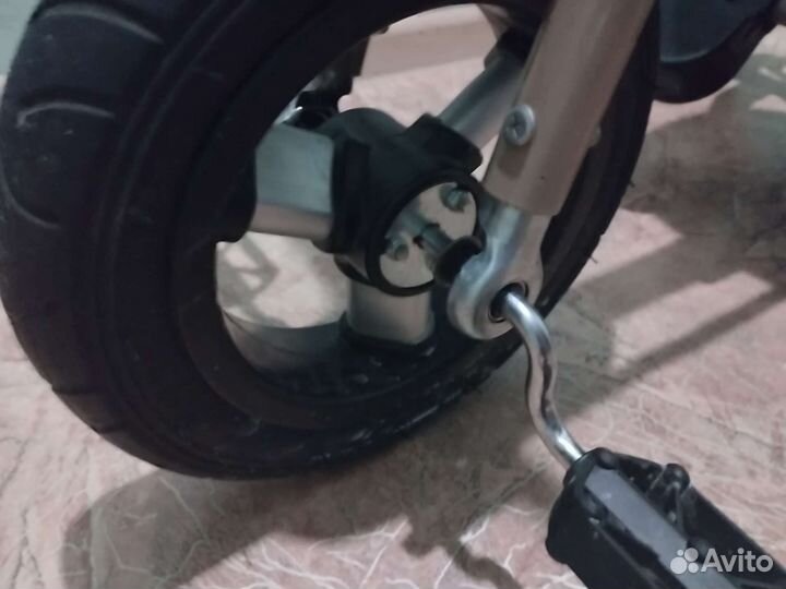 Трехколесный велосипед с родительской ручкой