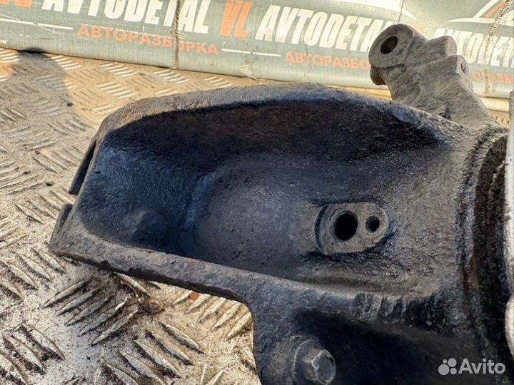 Кулак поворотный передний левый Volvo S40