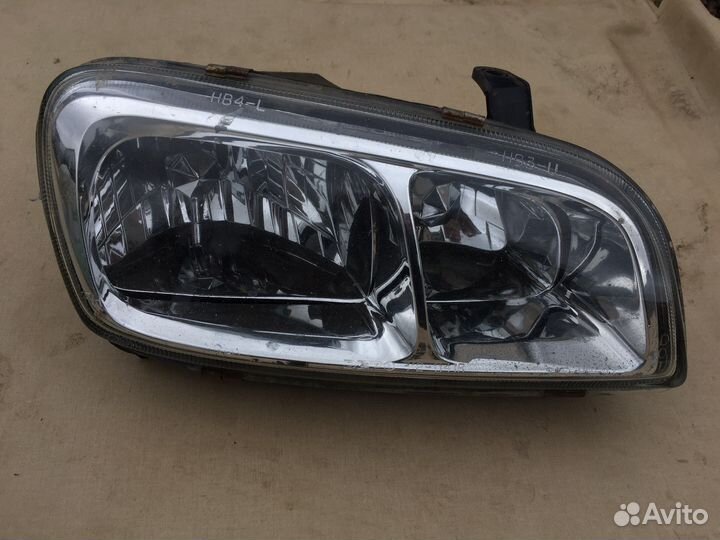 Toyota RAV4 -1 правая фара