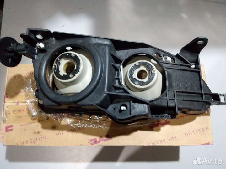 Фара передняя правая toyota Corolla