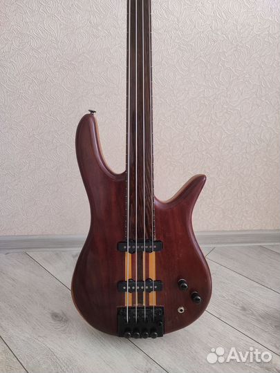 Бас гитара безладовая