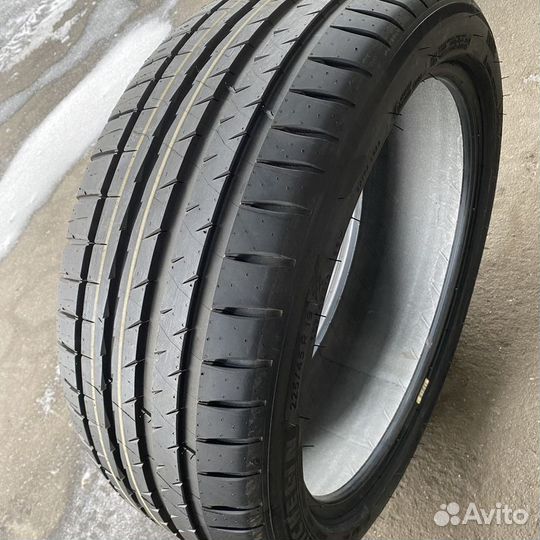 Michelin Pilot Sport 4 245/40 R20 99Y