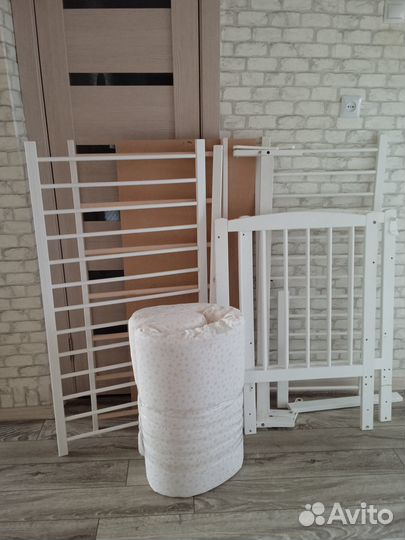 Кроватка с матрасом