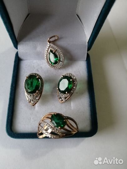 Набор золотых украшений