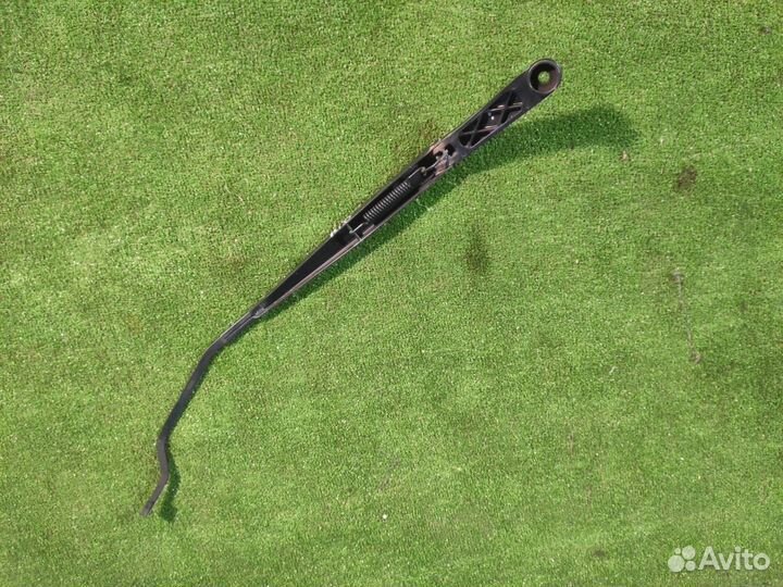 Поводок стеклоочистителя правый Kia Rio 3 седан