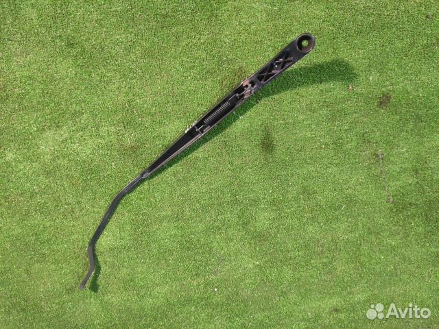 Поводок стеклоочистителя правый Kia Rio 3 седан