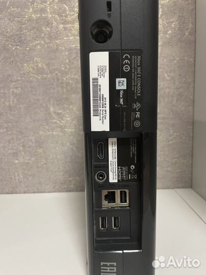 Xbox 360e +2 игры