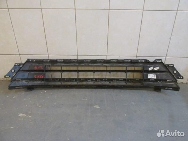 Решетка в бампер центральная Volkswagen Jetta