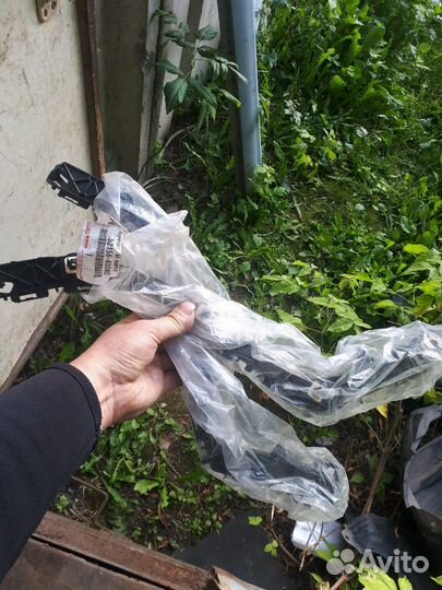 Кронштейн бампера зад лев прав Toyota Land Cruiser