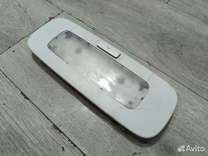 Задний плафон в потолок для Volkswagen Golf+ 2012