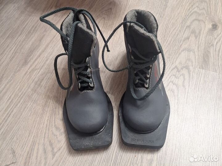 Лыжные ботинки