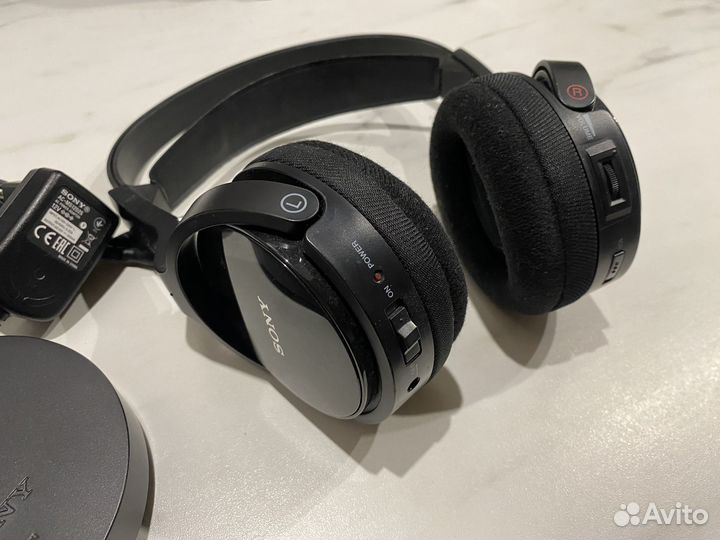 Беспроводные наушники Sony TMR-RF810R