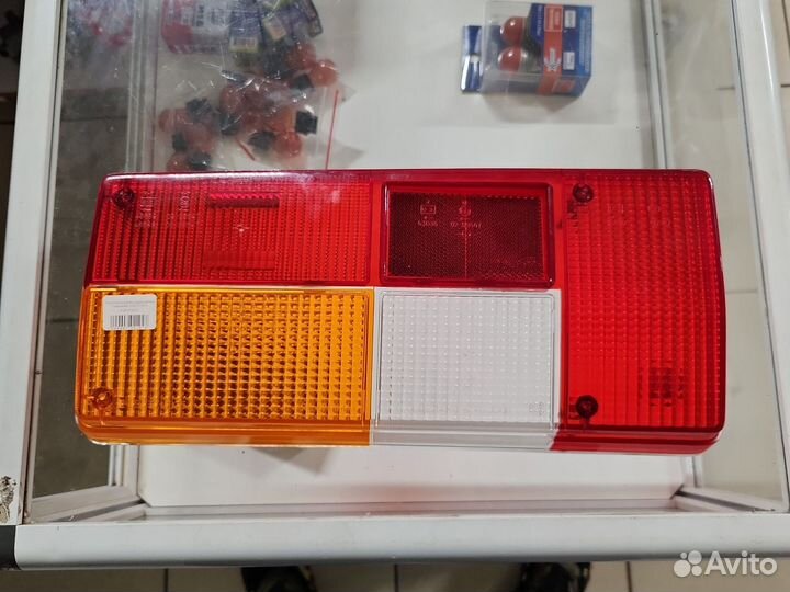 Стекло рассеиватель заднего фонаря 2105 левый