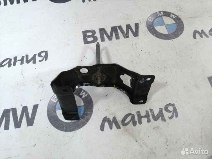 Крюк замка капота правый Bmw X5 E70 LCI N57D30