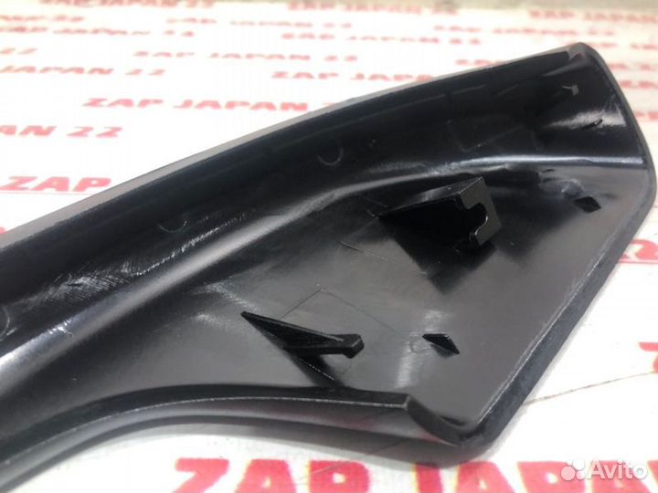 Крышка рейлинга задняя правая Toyota Land Cruiser