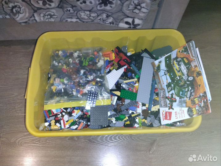 Ящик с конструктором