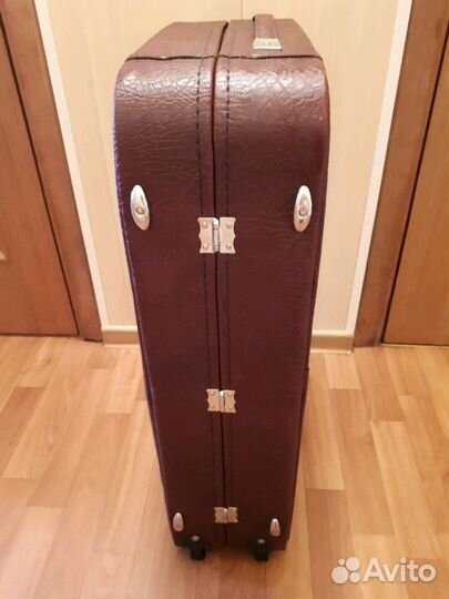 Новые Чемоданы кожаные 2-х колёсные