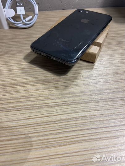 Телефон iPhone 8 64гб
