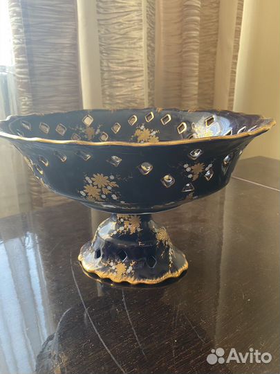 Ваза для фруктов на ножке