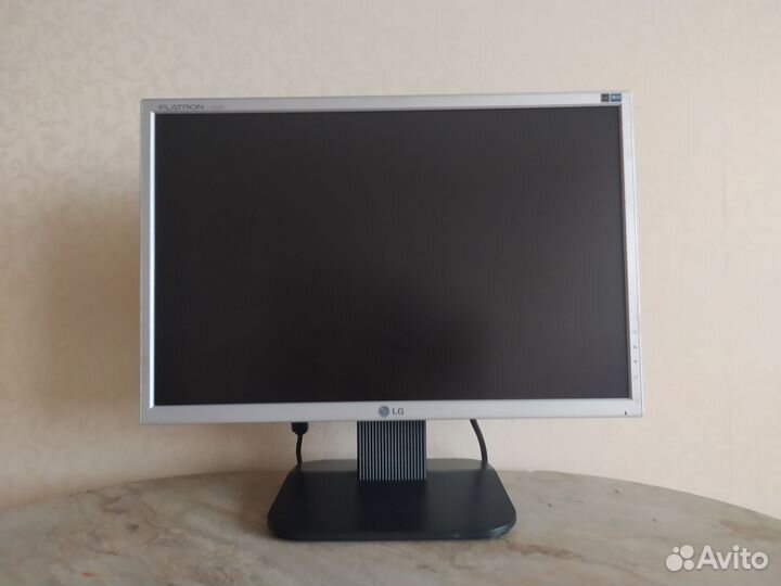 Монитор LG 19
