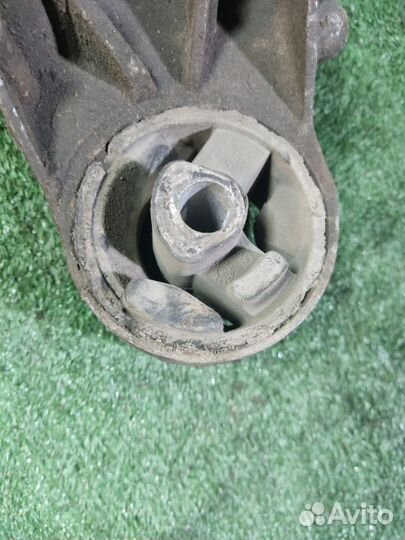 Опора двигателя передняя Opel Astra H