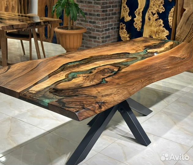 Стол из эпоксидной смолы