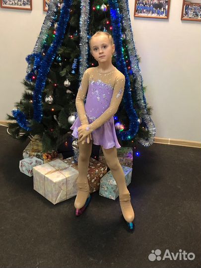 Платье для выступлений фигурного катания