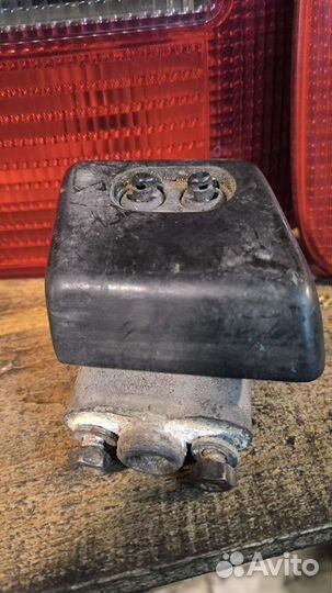 Форсунка омывателя фар правая Audi 100c3 443807156