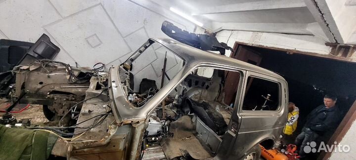 Продам кузов на запчасти от нивы трех дверки