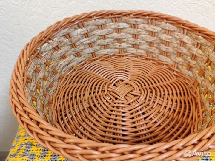 Корзина плетеная для хранения деревянная