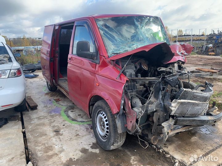 В разборе Volkswagen Transporter T5
