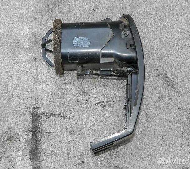 Дефлектор воздушный левый Nissan Primera P10