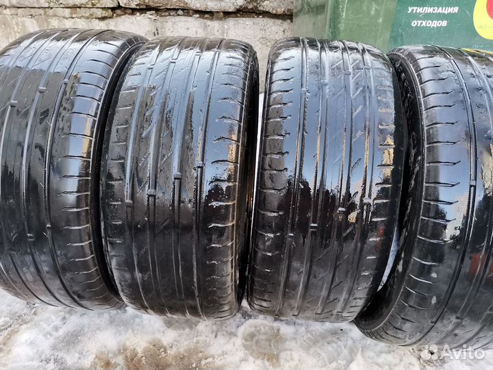 Nokian Tyres Hakka Black 235/45 R18 98