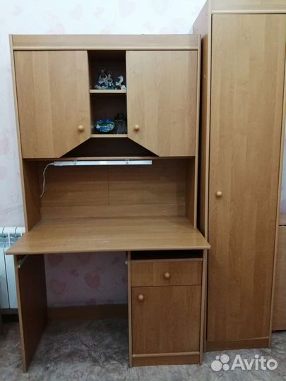 Компьютер стол для школьников и шкаф для вещей