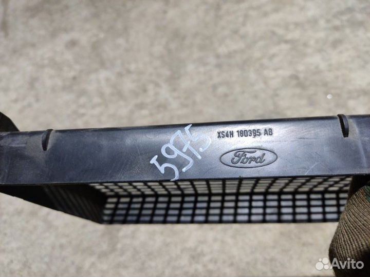 Решотка салонного фильтра Ford Focus 1 седан 2.0I