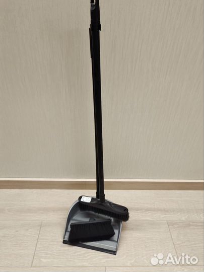 Совок и щётка на длиной ручки