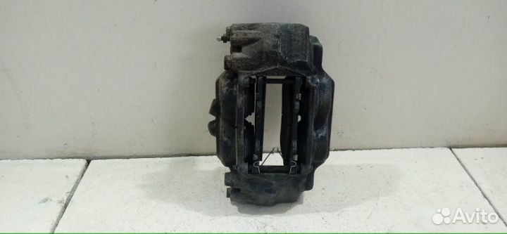 Суппорт передний правый Toyota Land Cruiser Prado