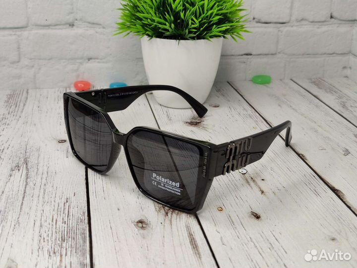 Солнцезащитные очки женские Miu Miu